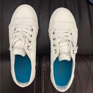 Size 10- Blowfish Cream Low-Top Sneakers